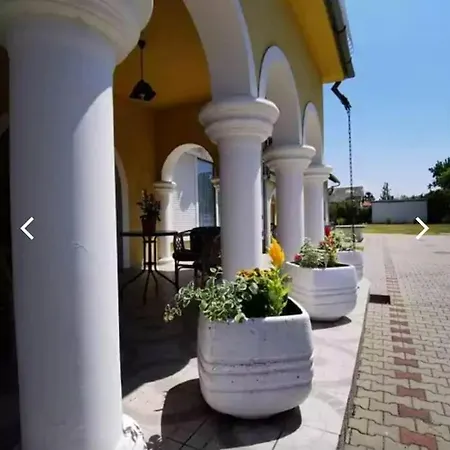 Miranda Villa *